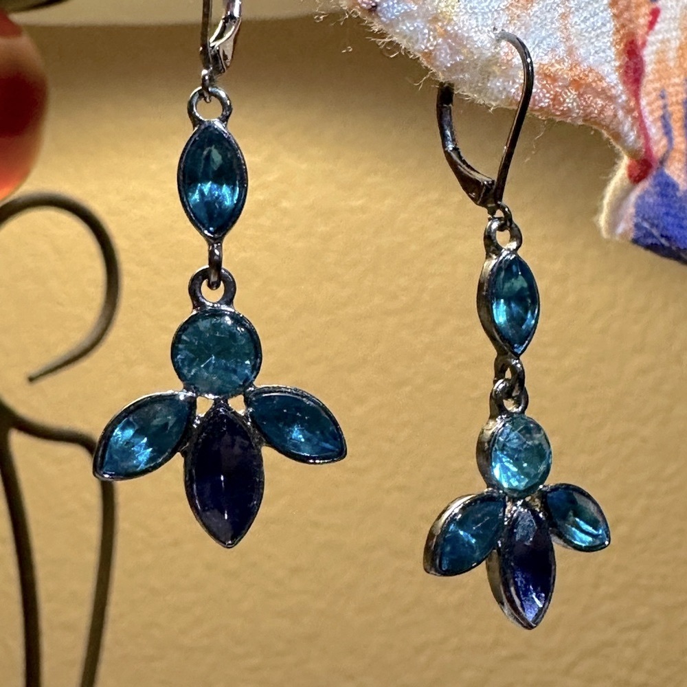 Teal blue dangle earrings - Picture 2 of 5